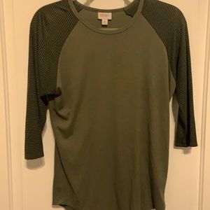 Medium top with 3/4 inch sleeves